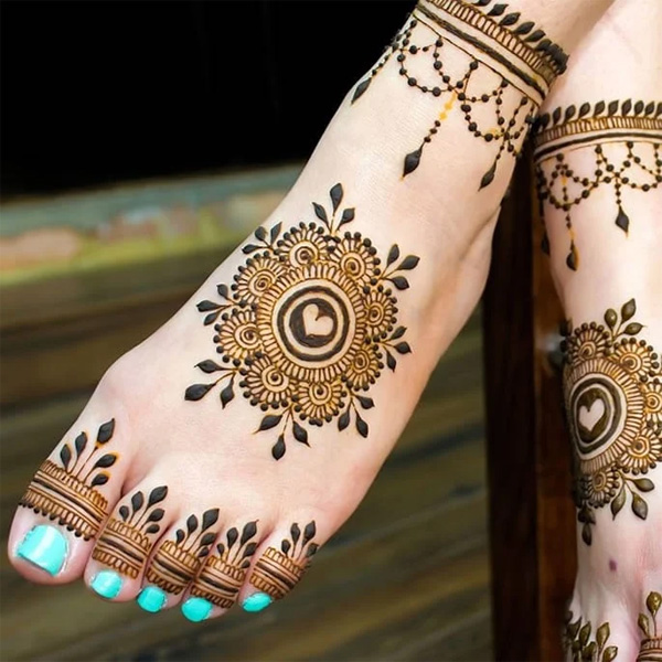 20 Beautiful Henna Designs for Feet