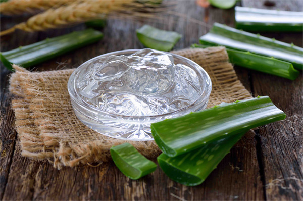 Natural Remedies for Treating Dandruff