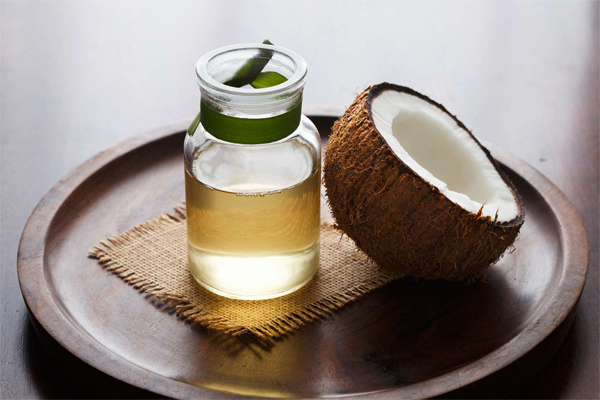 Natural Remedies for Treating Dandruff