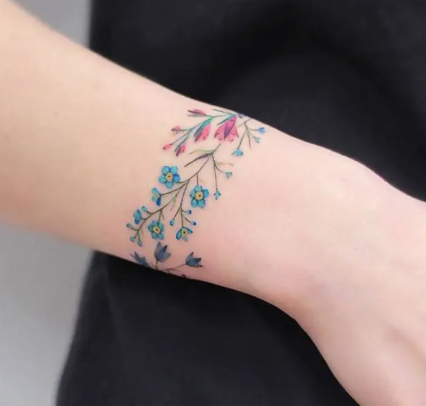 Henna Wrist Tattoo Designs