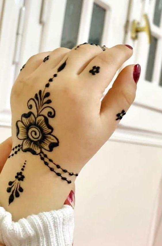 Henna Wrist Tattoo Designs